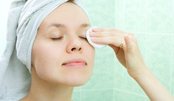 Receitas para fazer seu próprio removedor de maquiagem